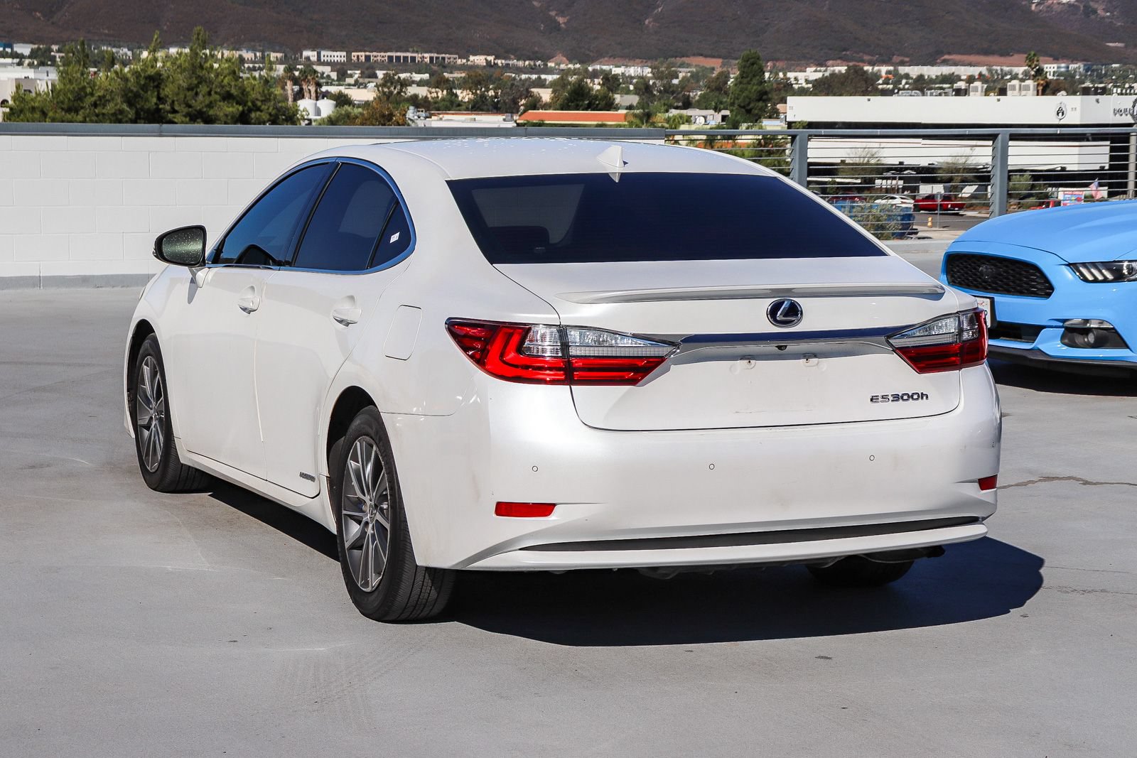 Used 2018 Lexus ES 300h w/ Navigation Package FWD image 4