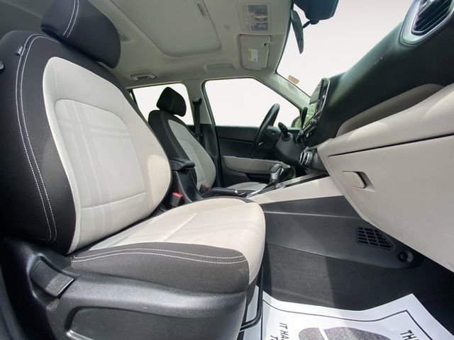 Used 2020 Hyundai Venue SEL w/ Convenience + Premium Package FWD image 15