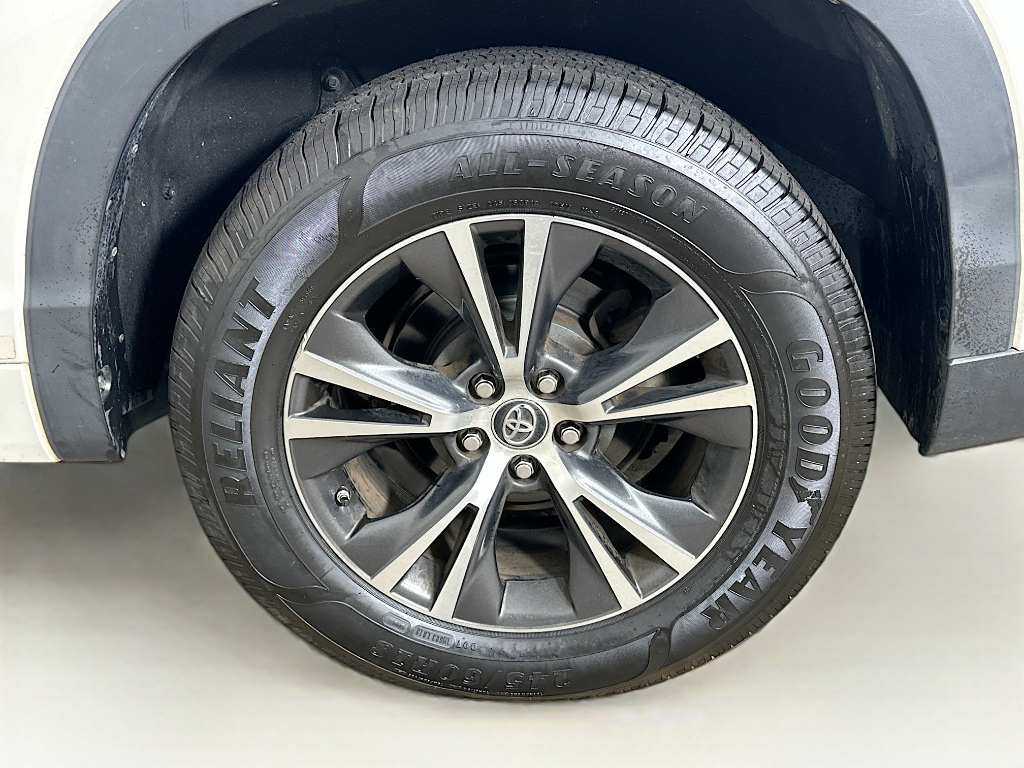 Used 2016 Toyota Highlander XLE image 11