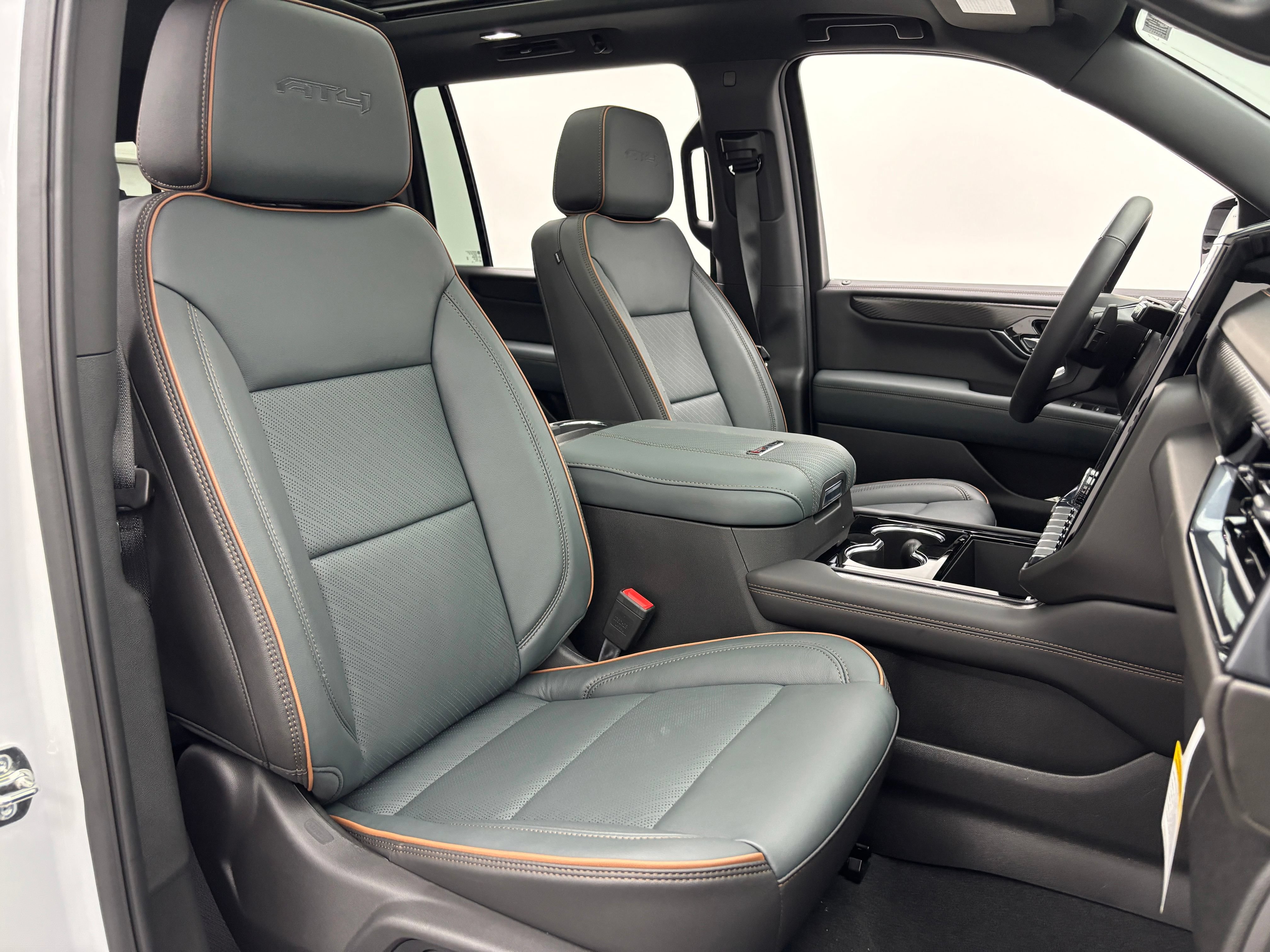 New 2026 GMC Yukon XL AT4 w/ AT4 Preferred Package AWD/4WD image 39