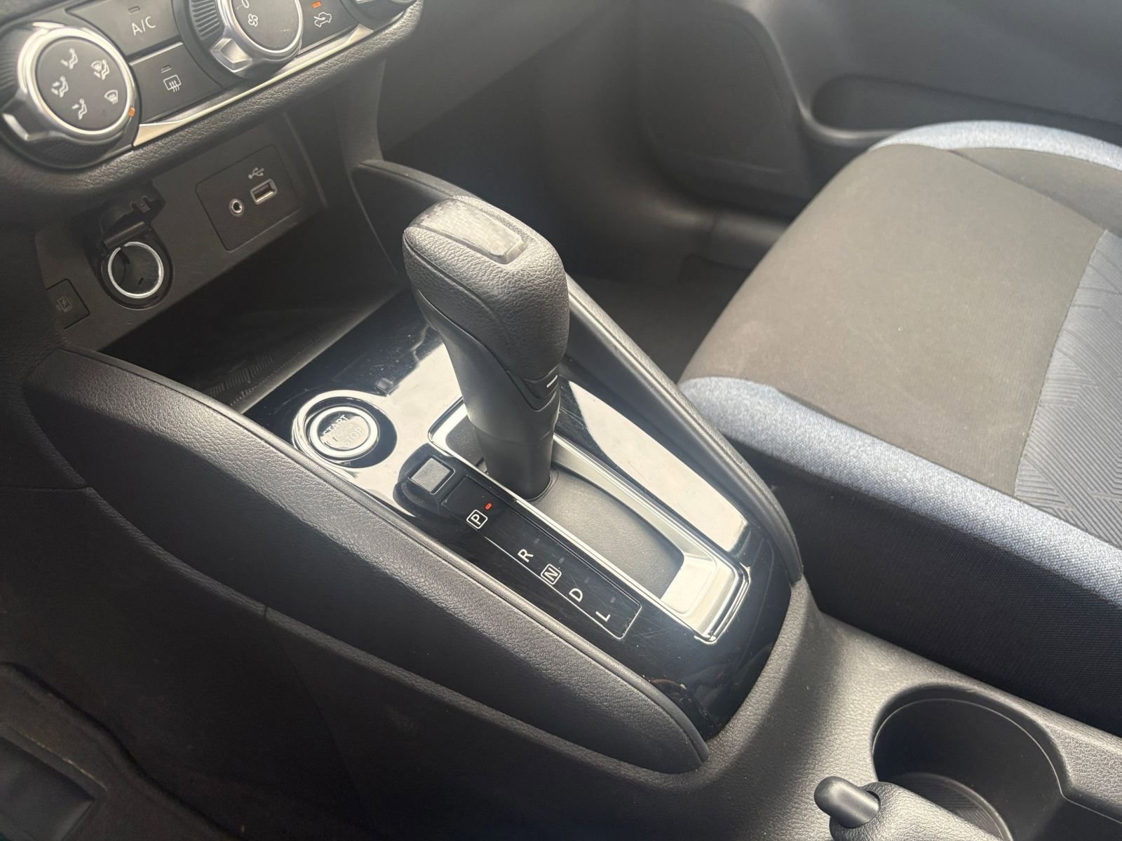 Used 2025 Nissan Versa SV FWD image 37