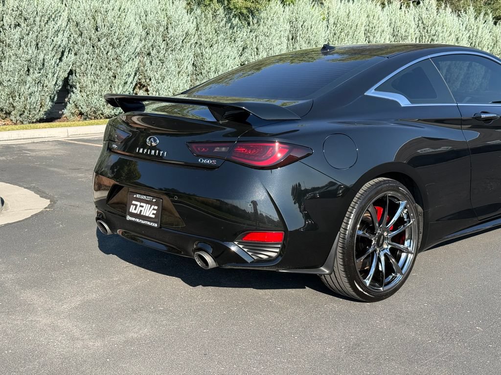 Used 2018 INFINITI Q60 Red Sport 400 AWD/4WD image 10