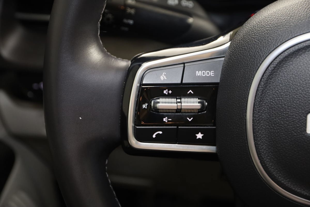 Used 2024 Kia Carnival EX FWD image 39