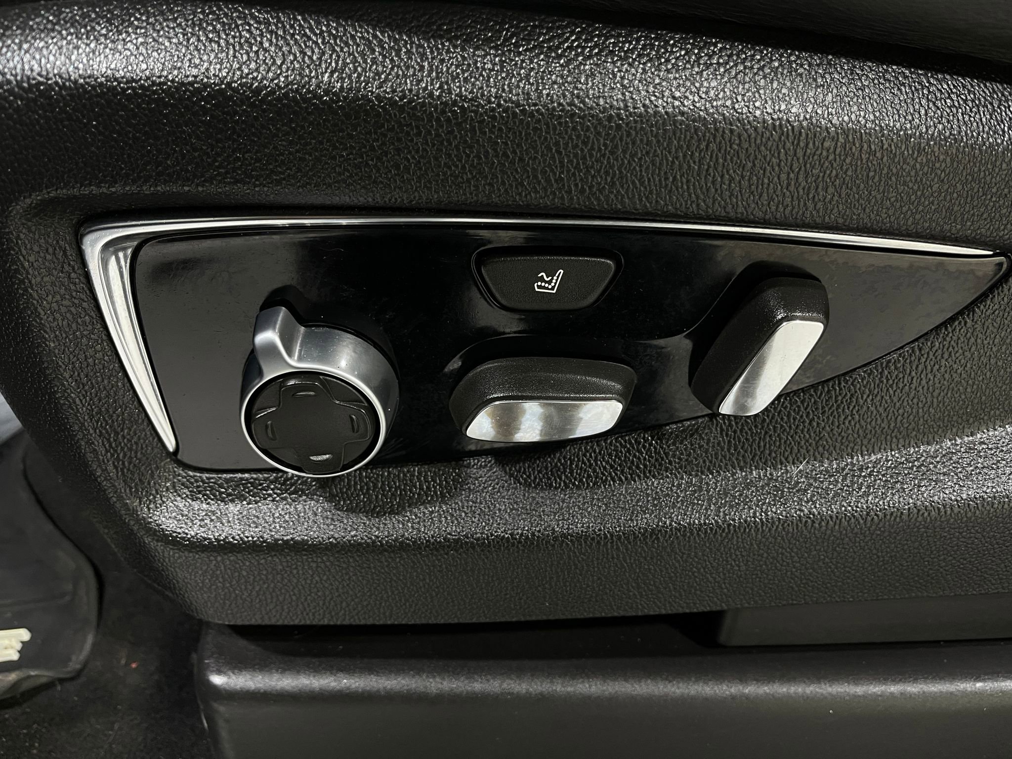 Used 2015 Cadillac Escalade ESV Platinum image 19