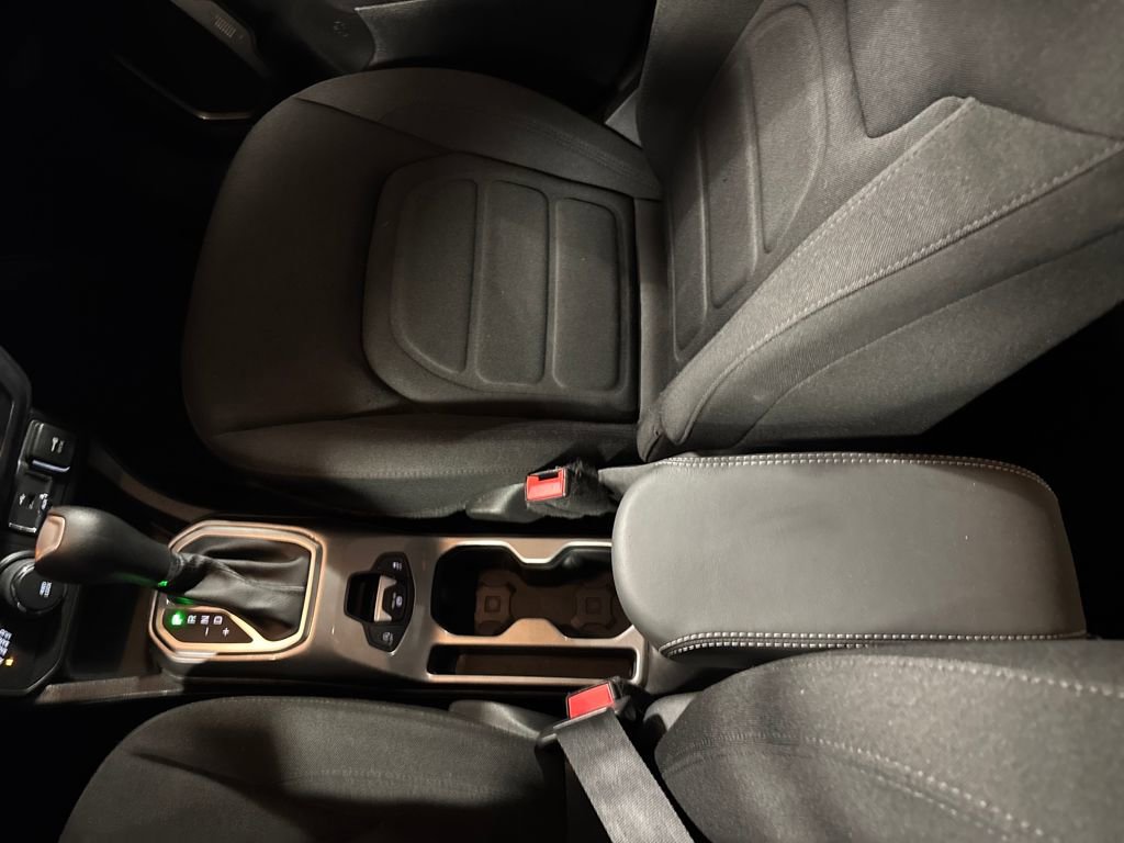 Used 2022 Jeep Renegade Latitude w/ Convenience Group AWD/4WD image 17