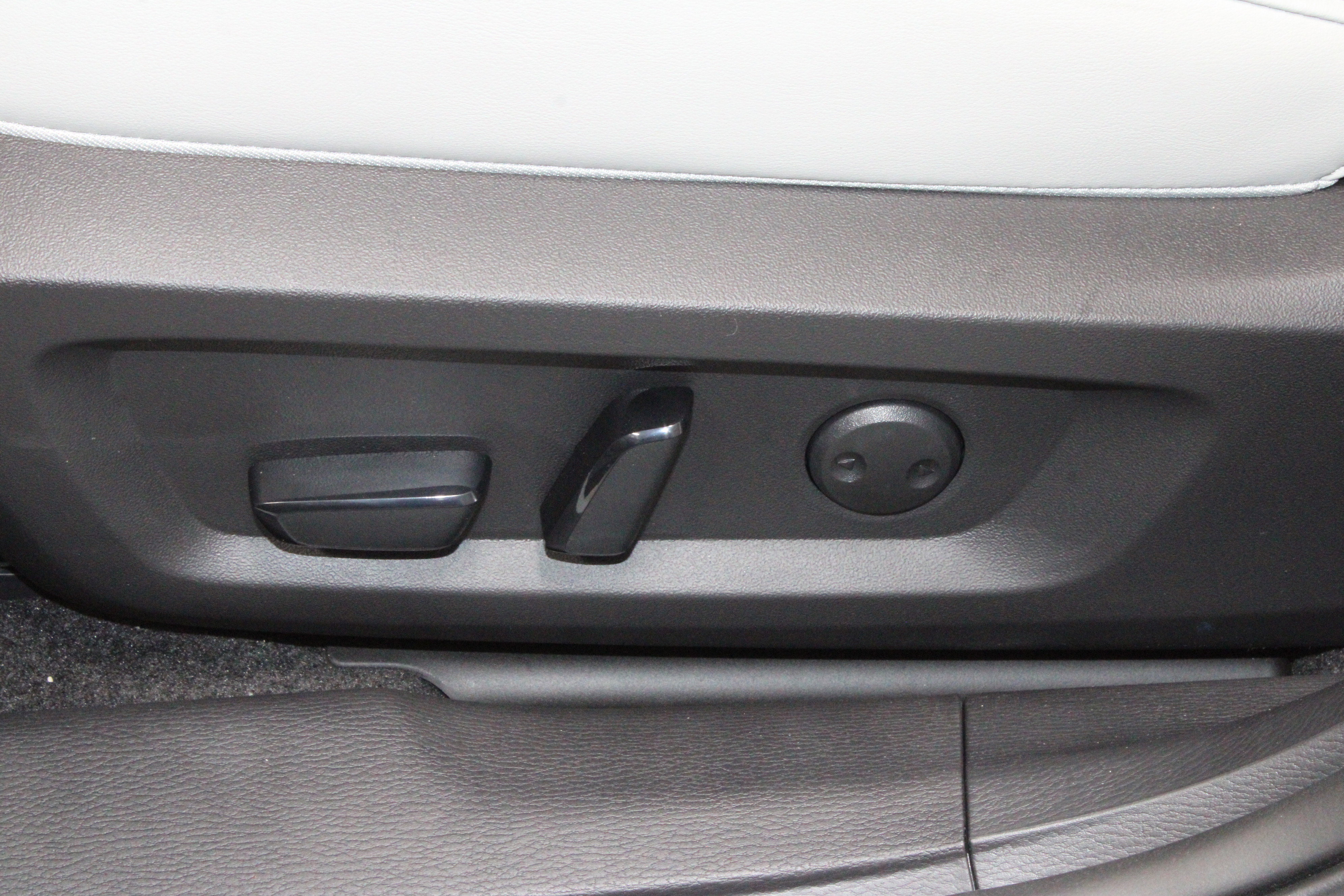 New 2025 Mitsubishi Outlander SE image 16