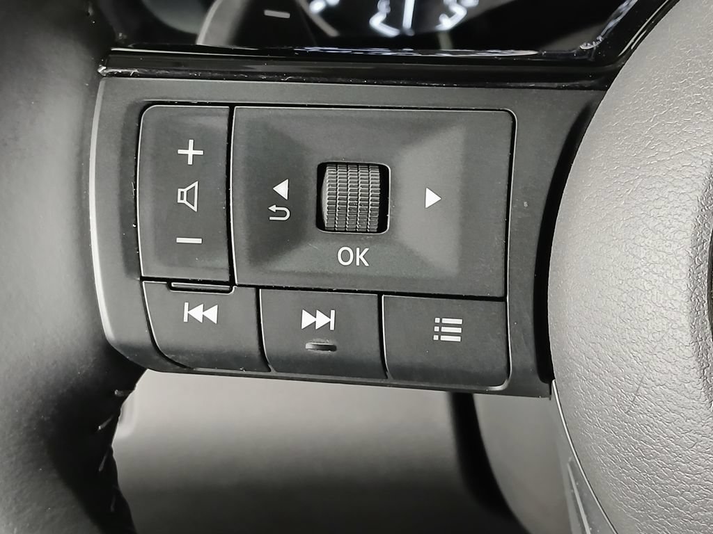 Used 2025 Nissan Pathfinder SL AWD/4WD image 27