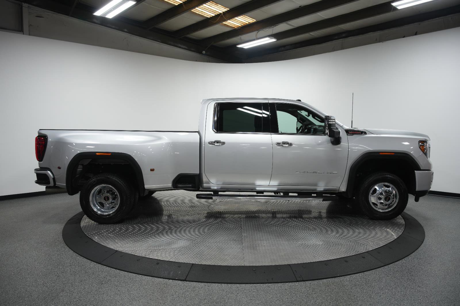 Used 2022 GMC Sierra 3500 Denali w/ Technology Package image 9