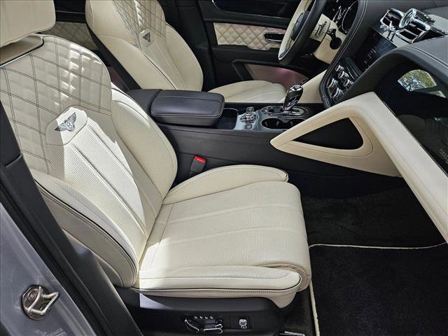Used 2022 Bentley Bentayga image 18