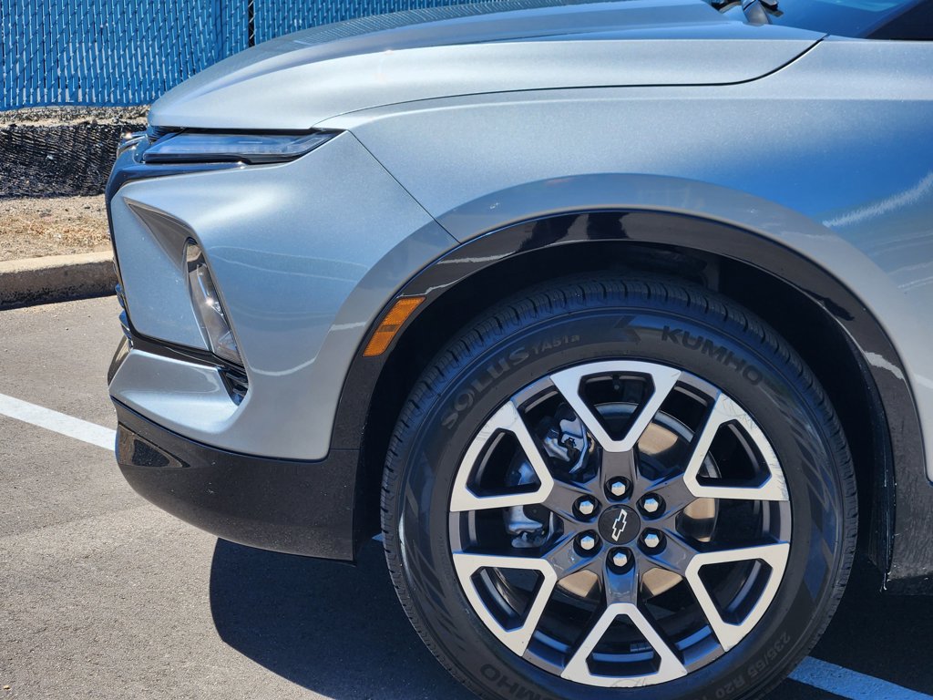 Used 2025 Chevrolet Blazer RS FWD image 11