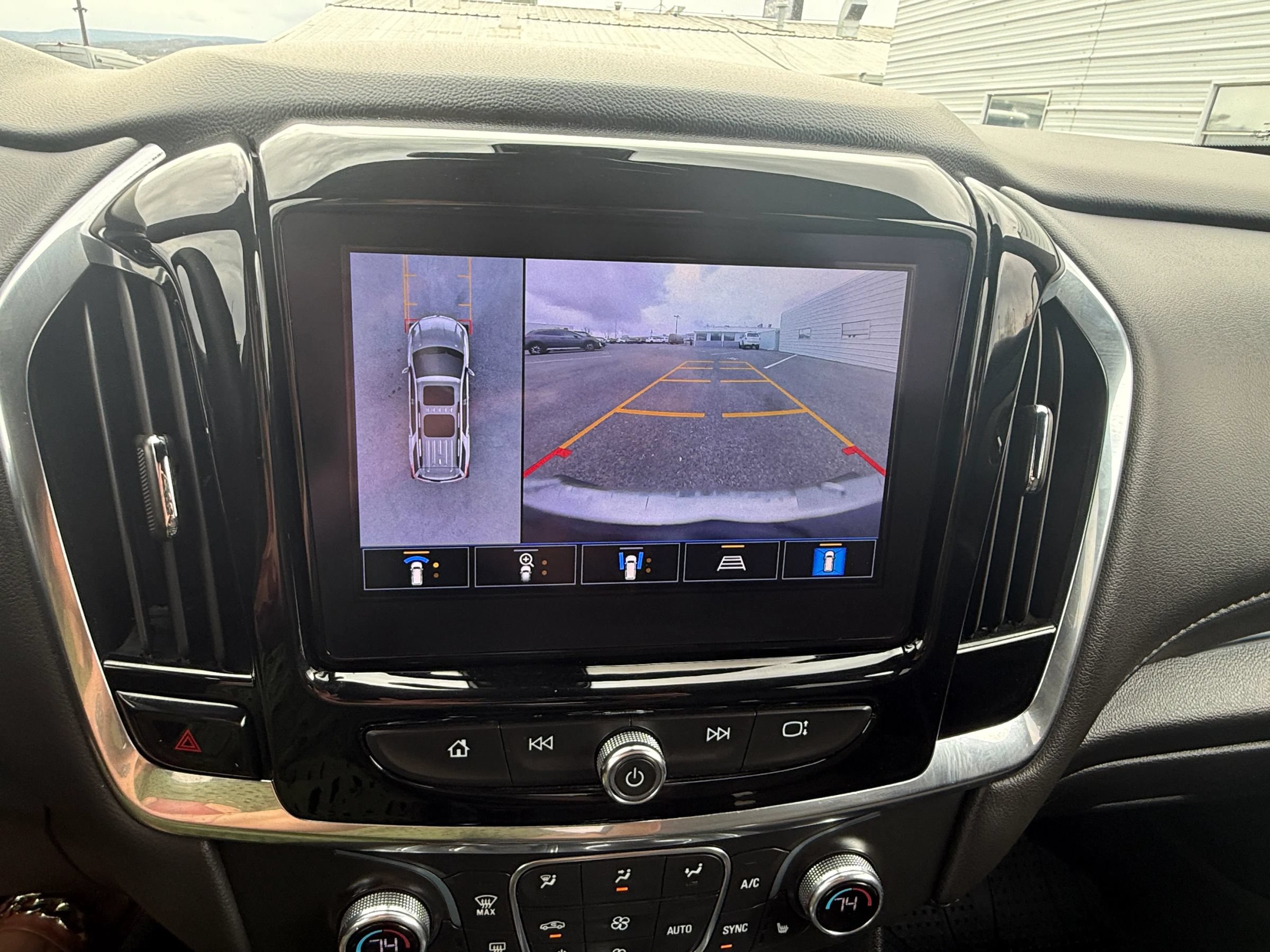 Used 2023 Chevrolet Traverse LT w/ Rear Camera Mirror Package AWD/4WD image 32