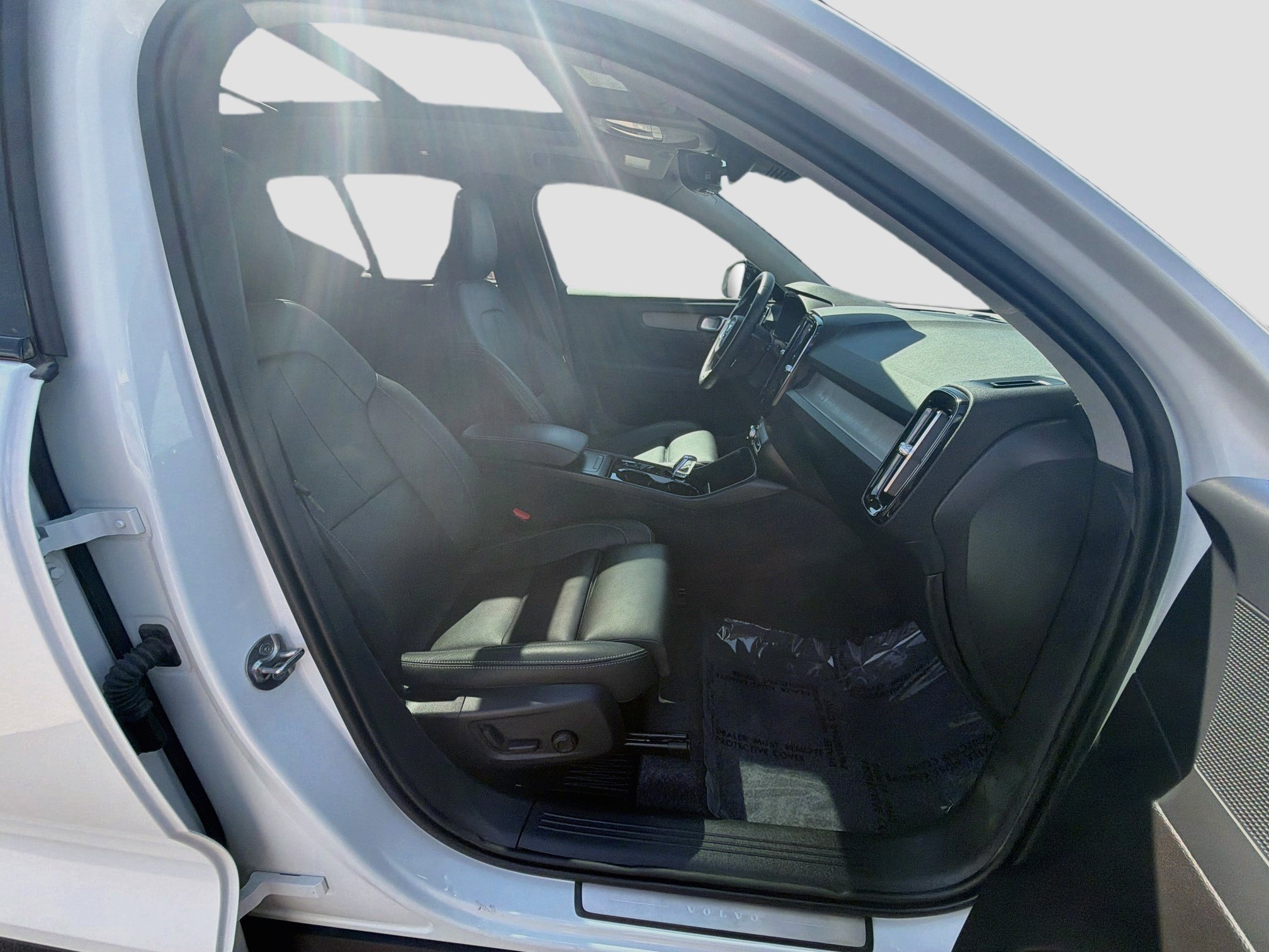 Used 2025 Volvo XC40 B5 Plus AWD/4WD image 34