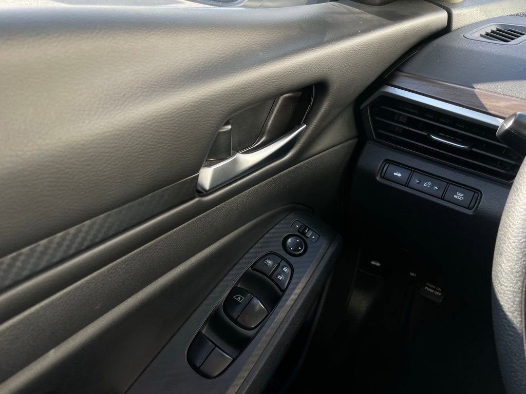 Used 2024 Nissan Altima 2.5 SV image 23