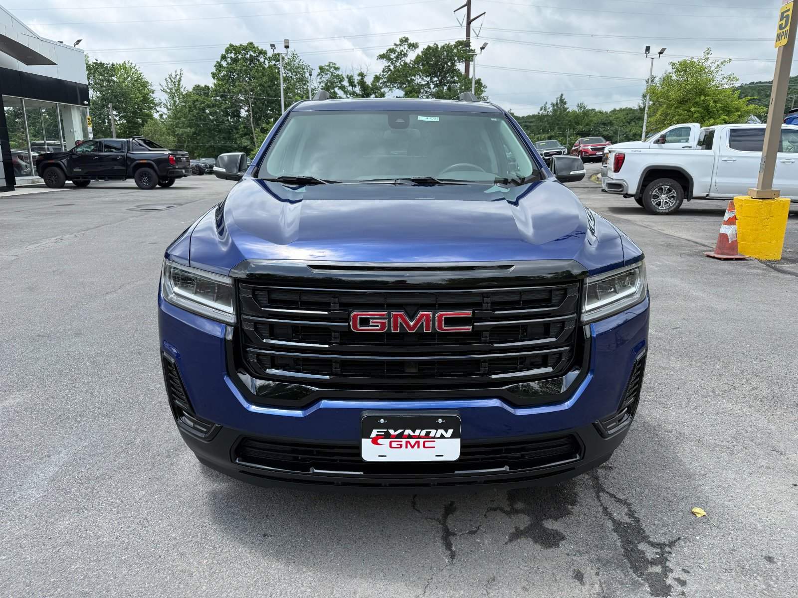 Certified 2023 GMC Acadia SLE w/ Driver Convenience Package AWD/4WD image 8