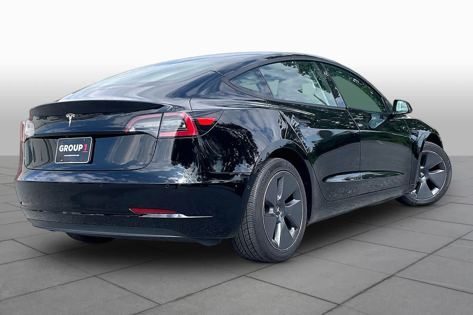 Used 2022 Tesla Model 3 Standard Range RWD image 11