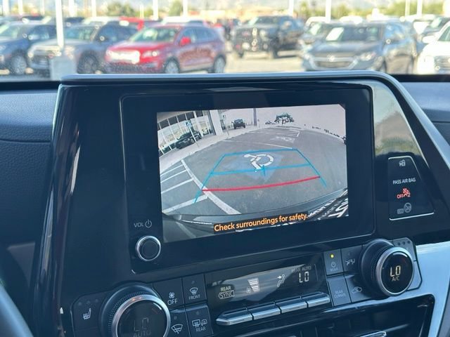 Used 2024 Toyota Highlander XLE AWD/4WD image 23