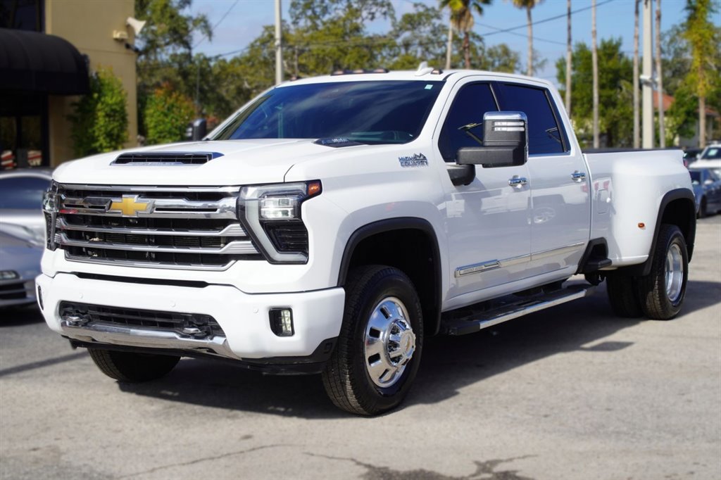 Used 2024 Chevrolet Silverado 3500 High Country w/ Technology Package image 9