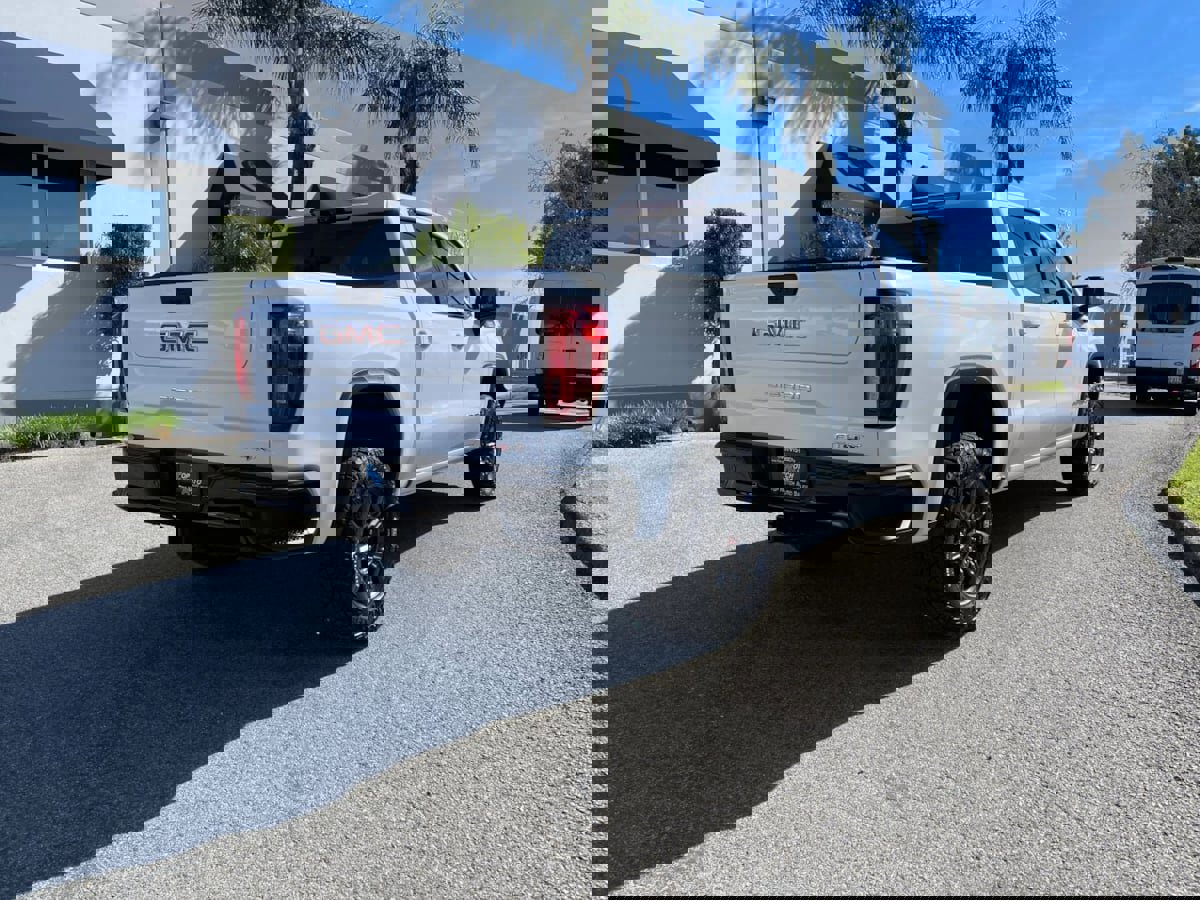 Used 2025 GMC Sierra 1500 AT4X image 5