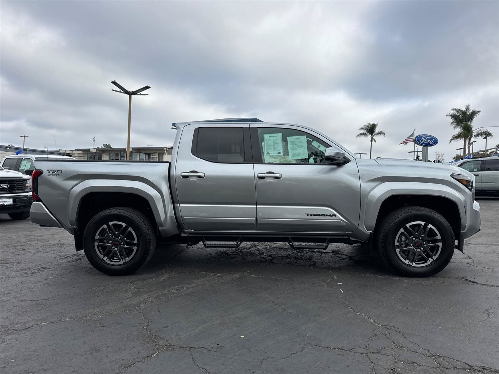 Used 2024 Toyota Tacoma TRD Sport w/ TRD Sport Premium Package AWD/4WD image 7
