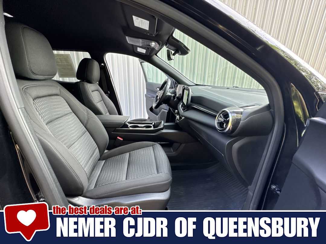 Used 2025 Chevrolet Equinox LT w/ Safety and Technology Package AWD/4WD image 24