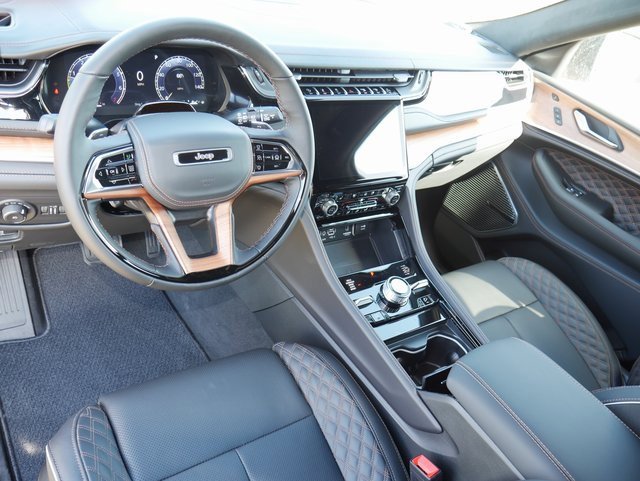 New 2025 Jeep Grand Cherokee Summit image 12