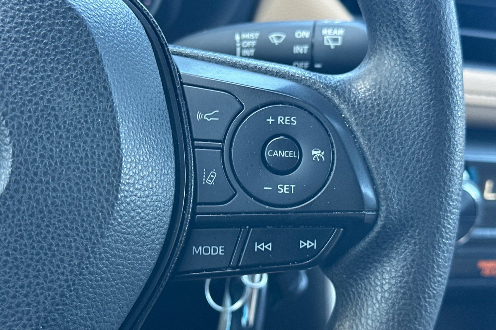 Certified 2022 Toyota RAV4 LE AWD/4WD image 38