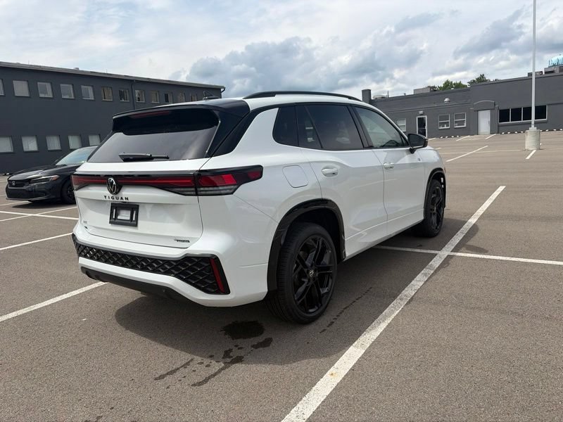 New 2026 Volkswagen Tiguan SE R-Line AWD/4WD image 3