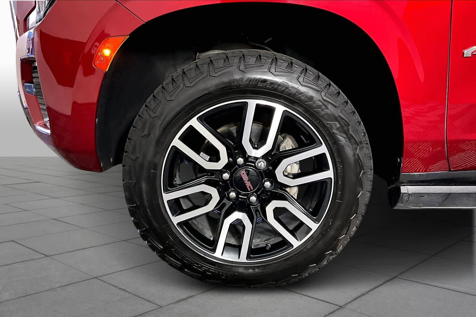 Used 2023 GMC Yukon AT4 AWD/4WD image 11
