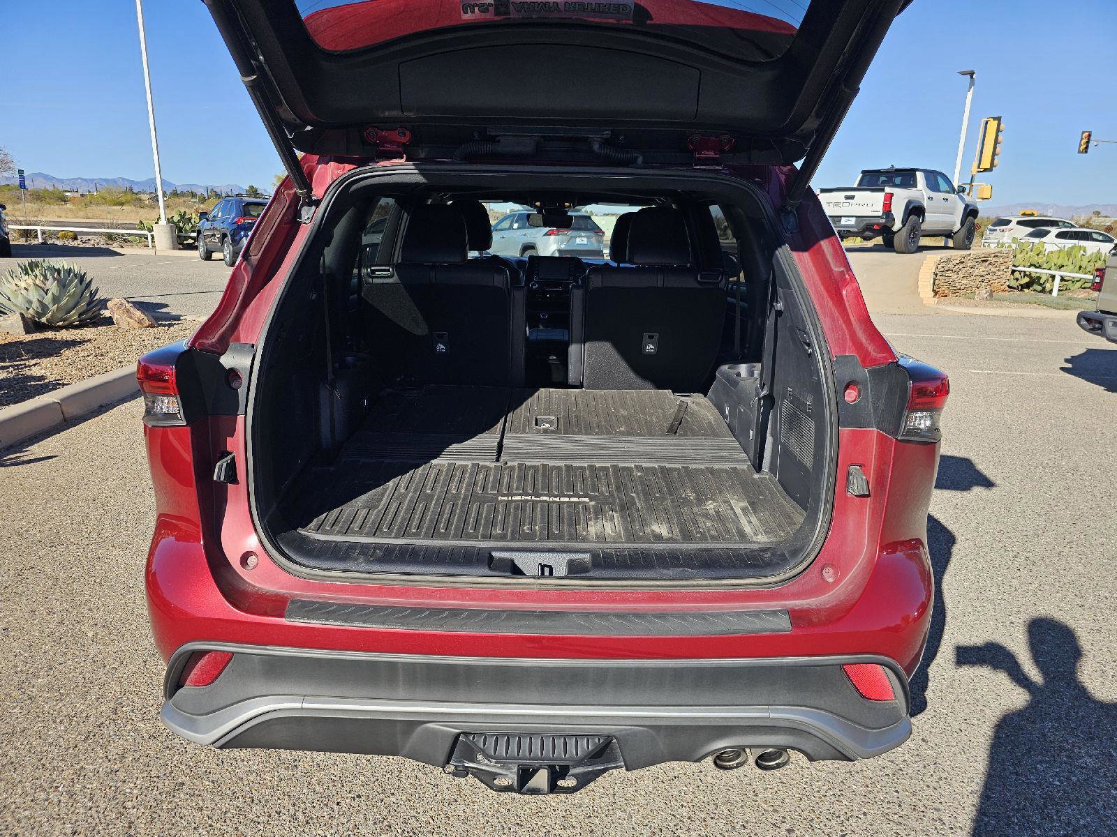 Used 2021 Toyota Highlander XSE image 14