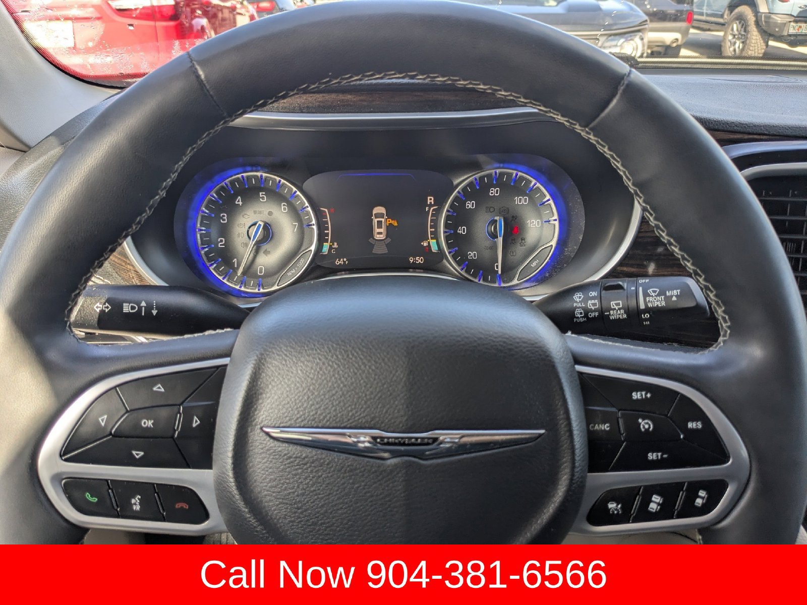 Used 2024 Chrysler Pacifica Limited FWD image 29
