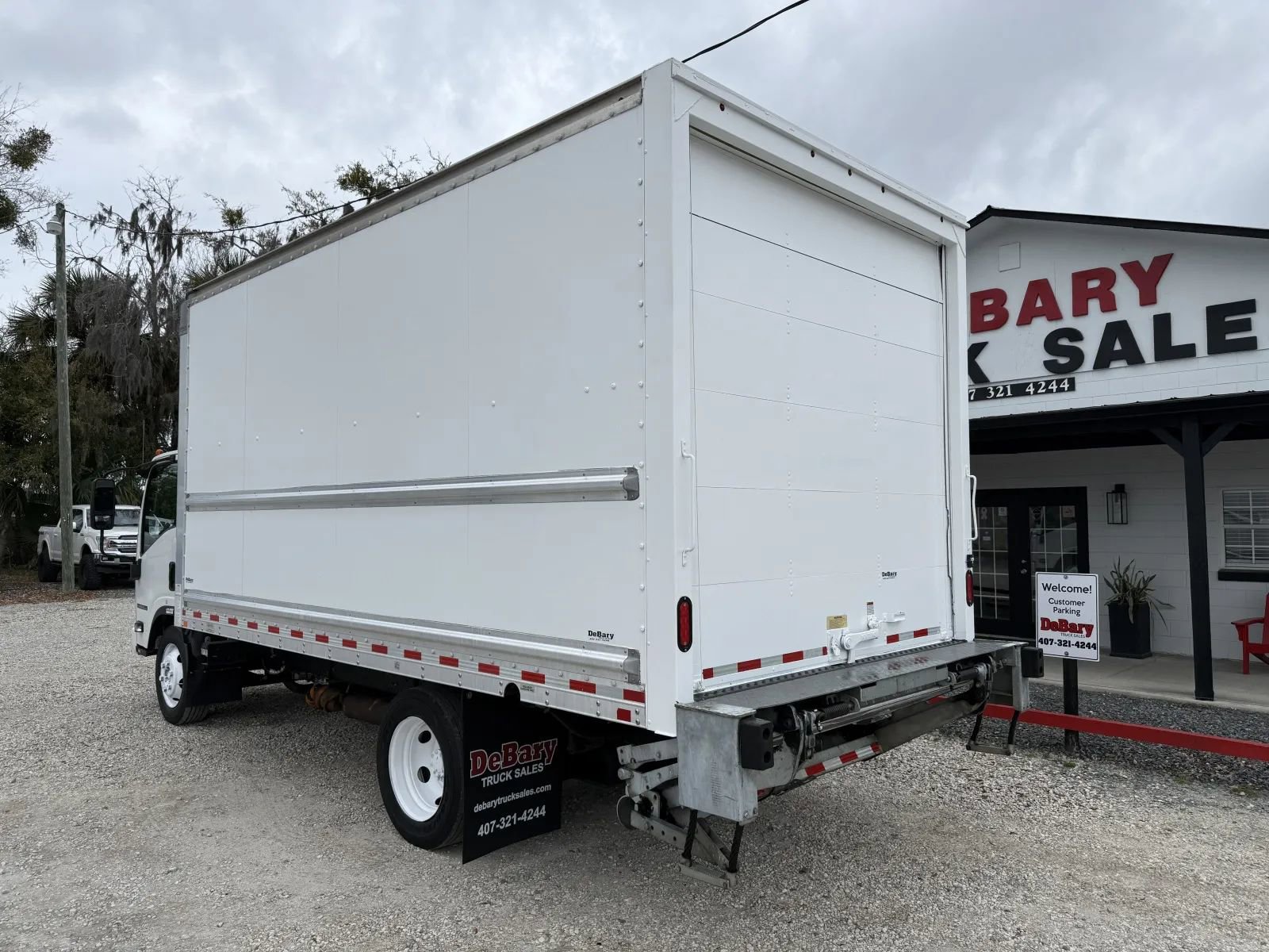 Used 2020 Isuzu NPR image 5