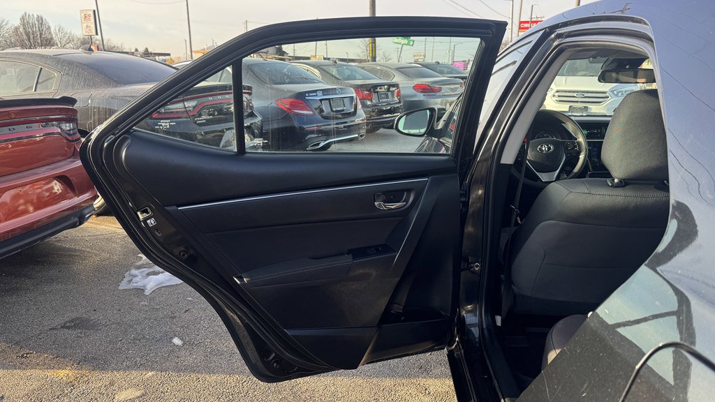 Used 2019 Toyota Corolla LE image 19