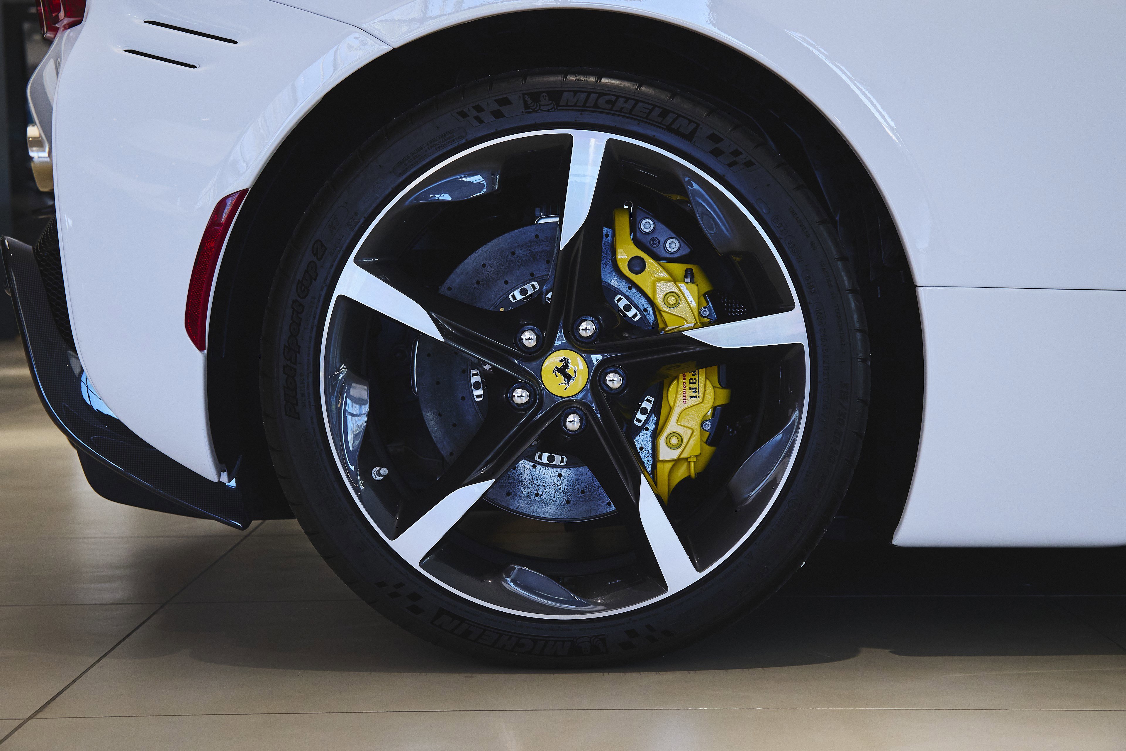 Used 2024 Ferrari SF90 Spider image 44