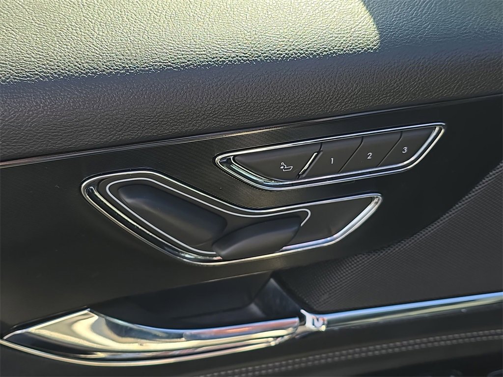 Used 2021 Lincoln Corsair Reserve w/ Equipment Group 201A image 16