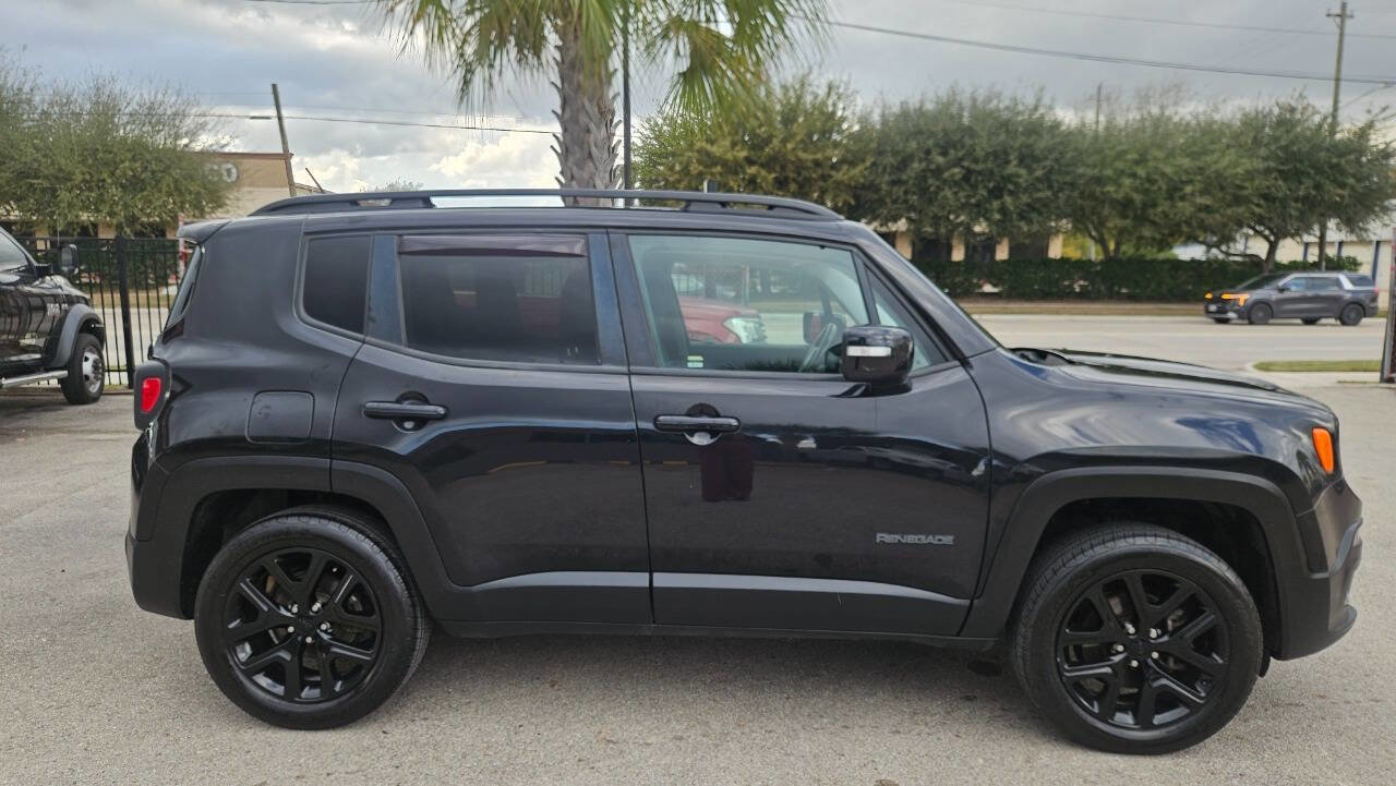 Used 2016 Jeep Renegade Latitude AWD/4WD image 2