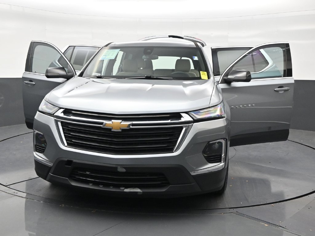 Used 2023 Chevrolet Traverse LS FWD image 33