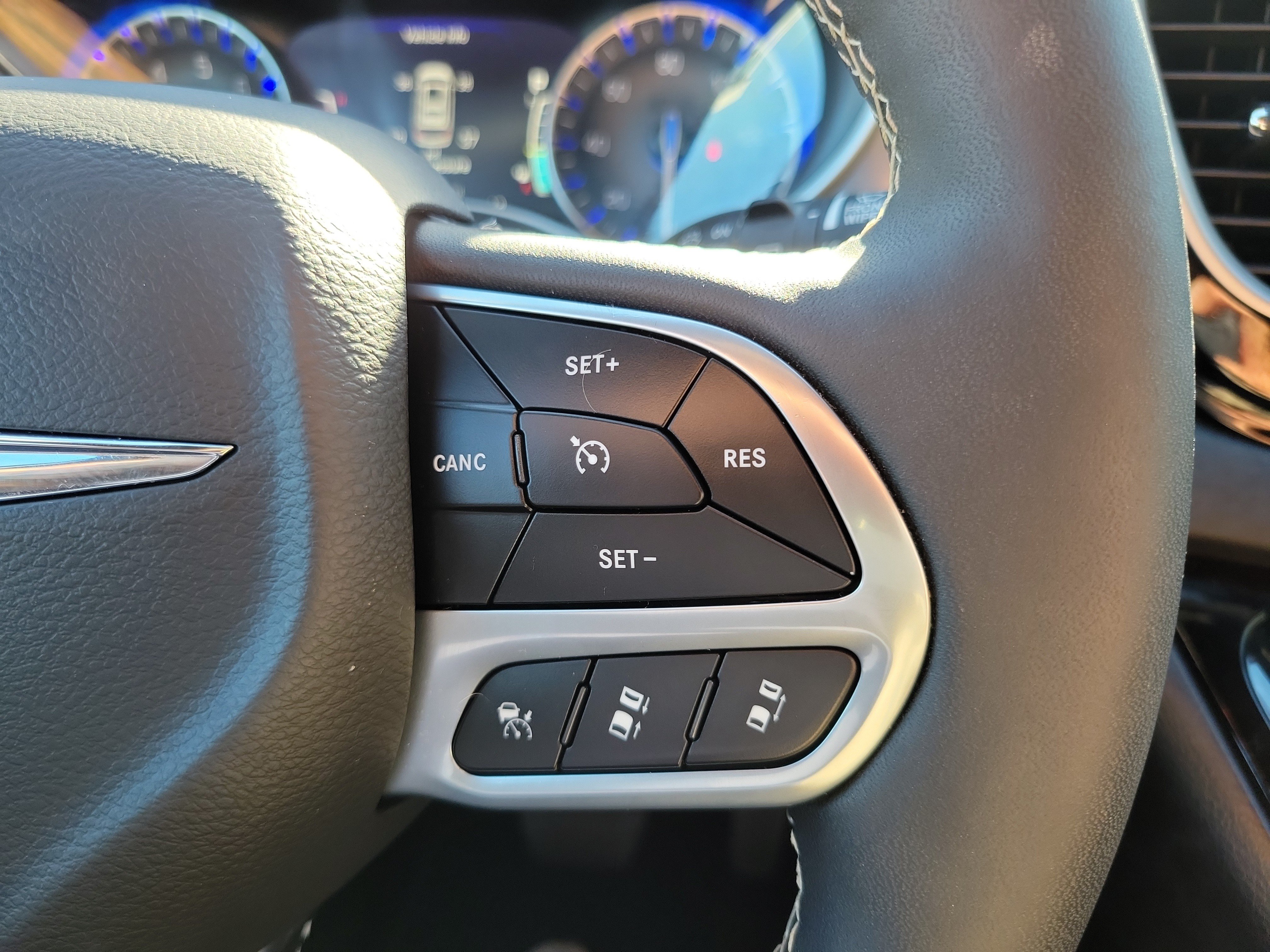 Used 2026 Chrysler Pacifica Select FWD image 18