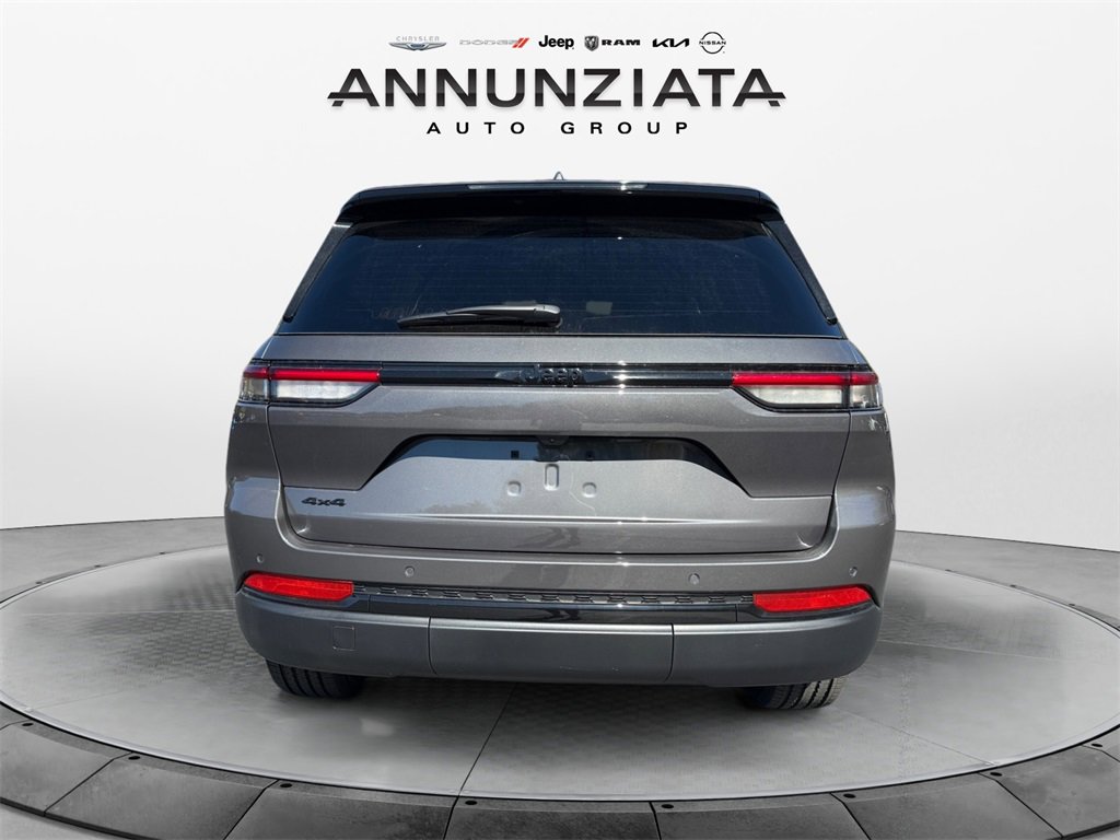 New 2025 Jeep Grand Cherokee Altitude image 4