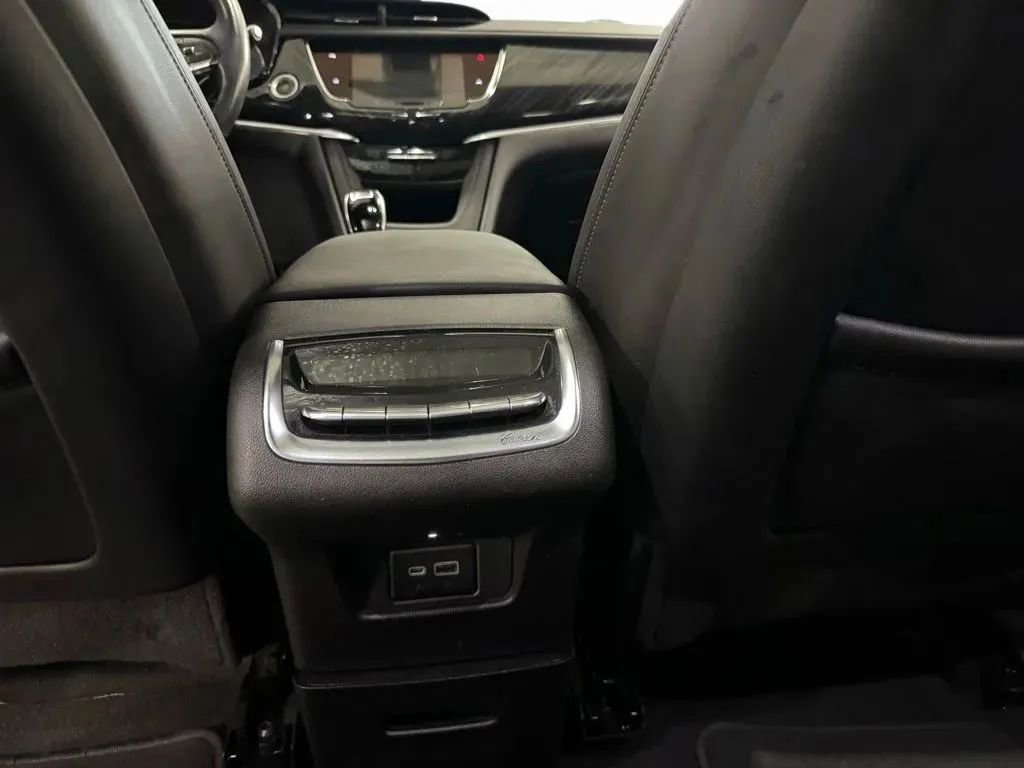 Used 2023 Cadillac XT6 Premium Luxury image 13