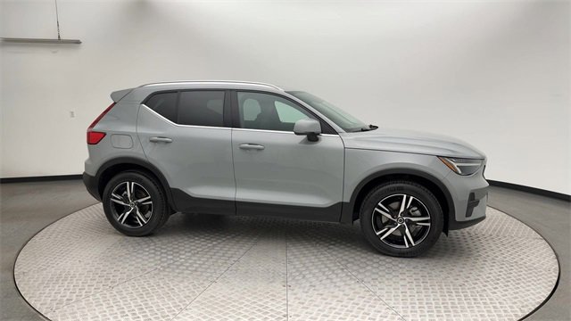 Certified 2025 Volvo XC40 B5 Core image 9