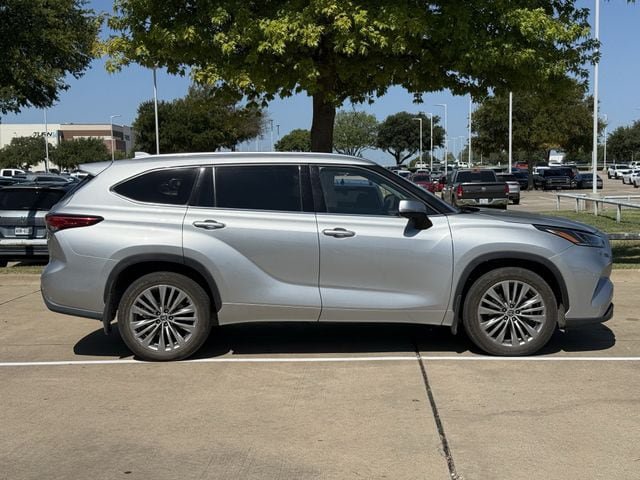 Used 2021 Toyota Highlander Platinum AWD/4WD image 3