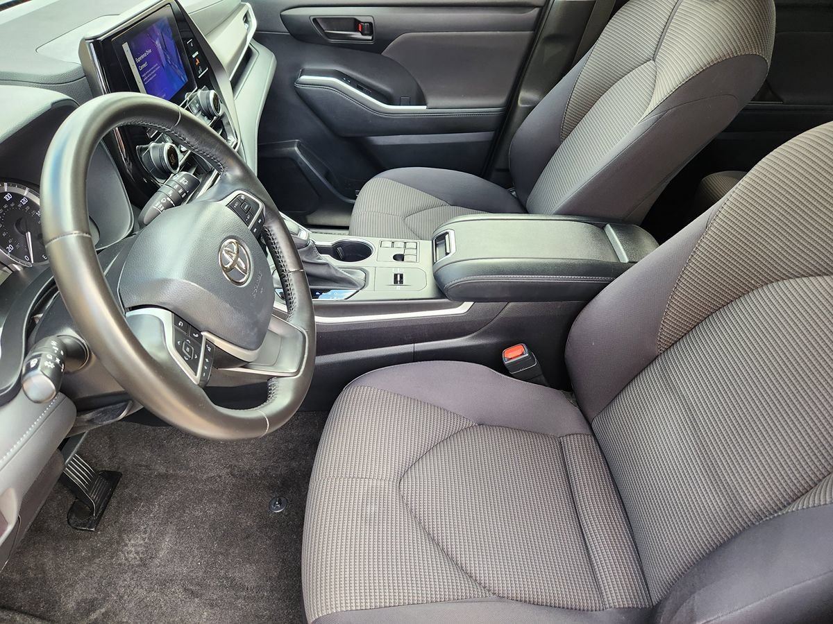 Used 2023 Toyota Highlander LE FWD image 31