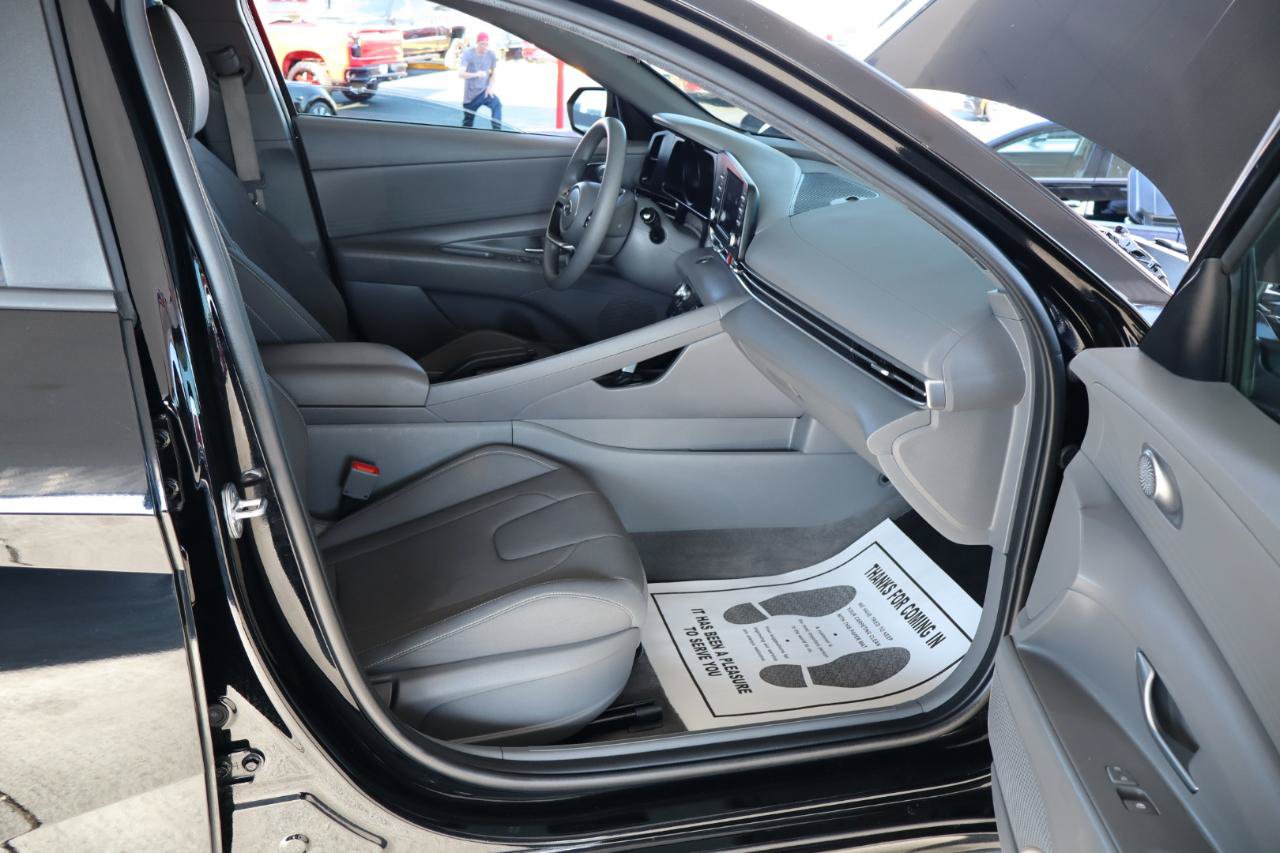 Used 2023 Hyundai Elantra SEL FWD image 34