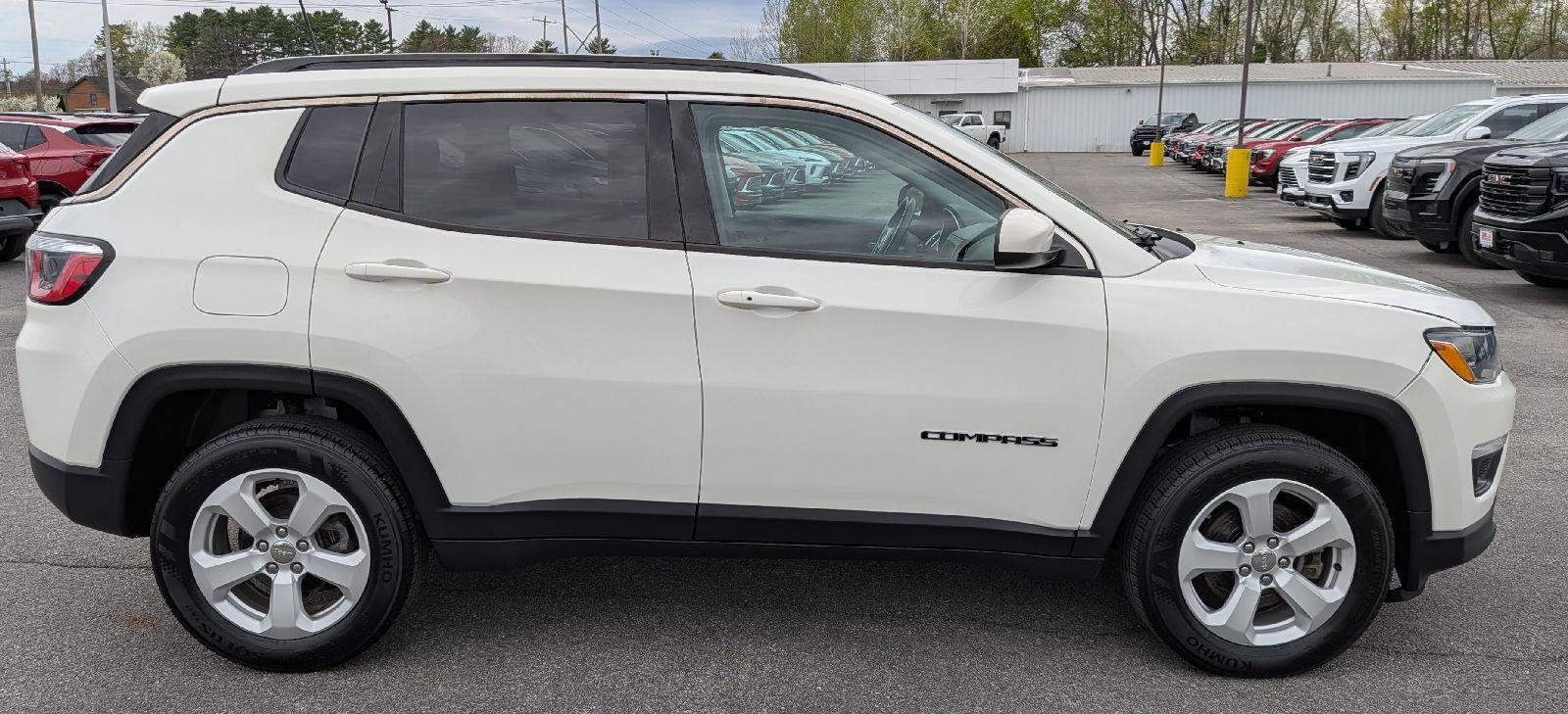 Used 2020 Jeep Compass Latitude w/ Cold Weather Group AWD/4WD image 6