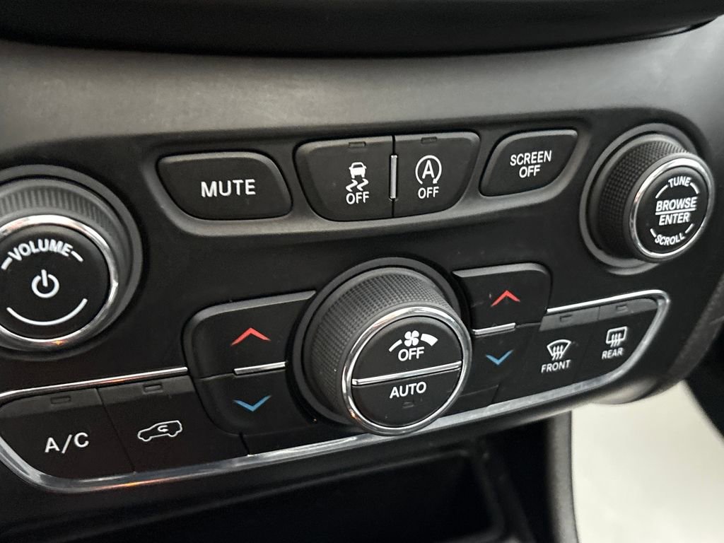 Used 2019 Jeep Cherokee Limited image 17