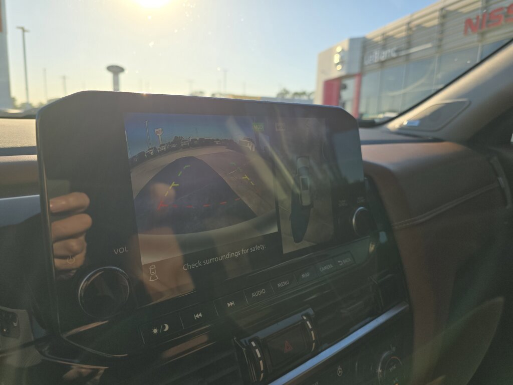 Used 2022 Nissan Pathfinder Platinum w/ Lighting Package (N93) image 11