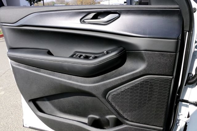 New 2025 Jeep Grand Cherokee L Laredo w/ Luxury Tech Group I RWD image 16