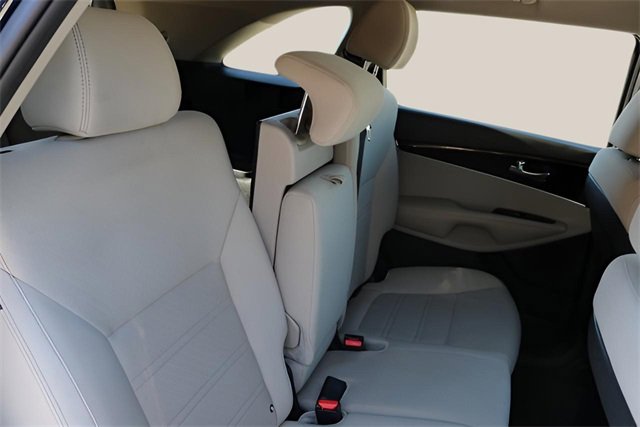 Used 2020 Kia Sorento LX image 17