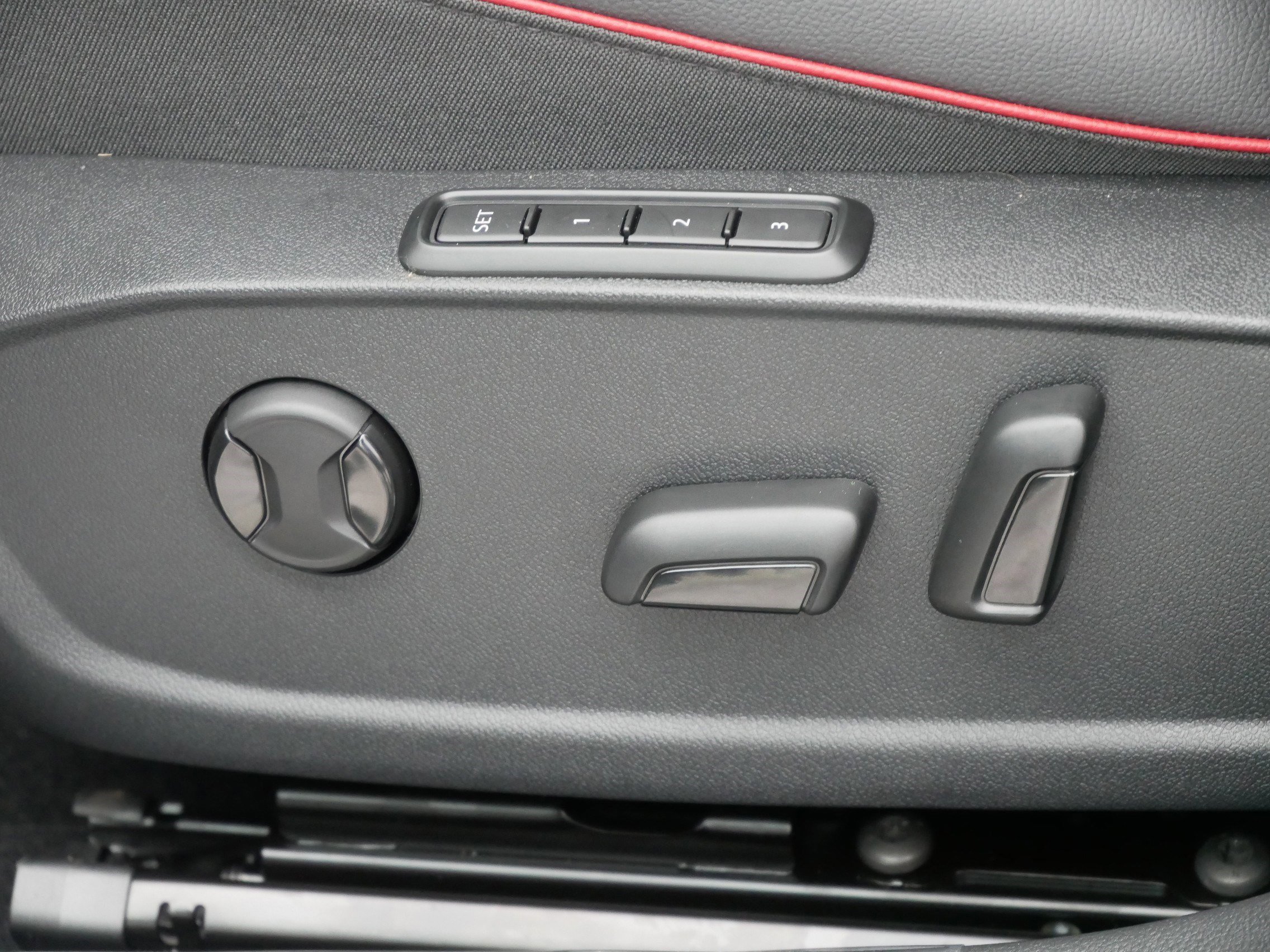 New 2026 Volkswagen GTI SE FWD image 4