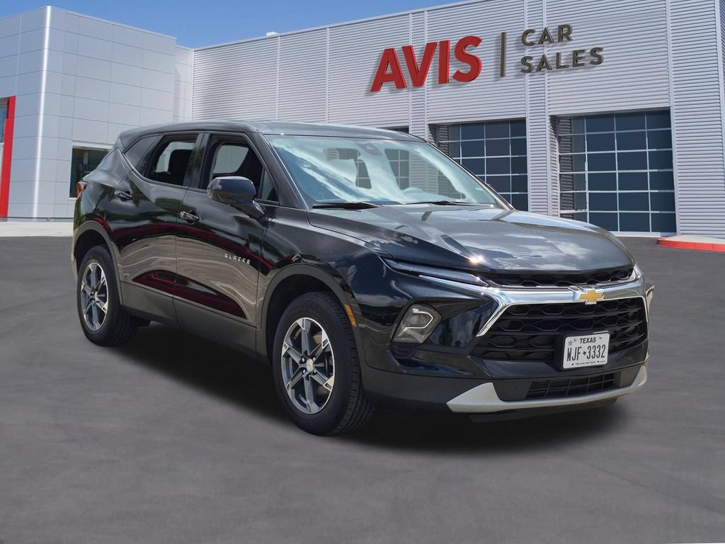 Used 2025 Chevrolet Blazer LT AWD/4WD image 3